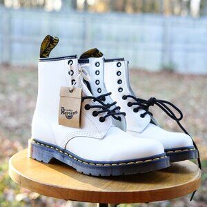 Doc Martens 1460 White Boots NWT  NEW With Tags Classic Doc Martens 1460 11822